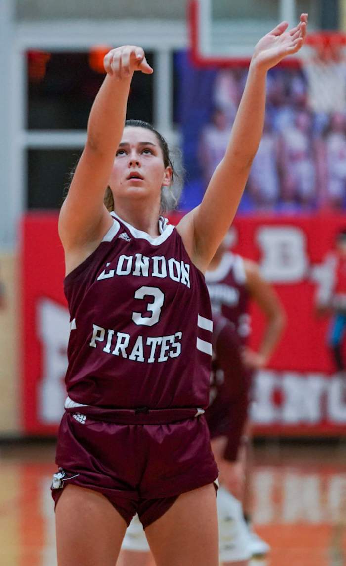 mathis-london-girls-basketball-playoffs00018